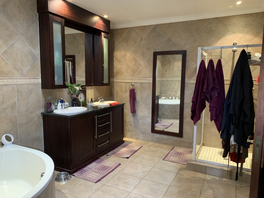 5 Bedroom Property for Sale in Birdwood Estate North West
